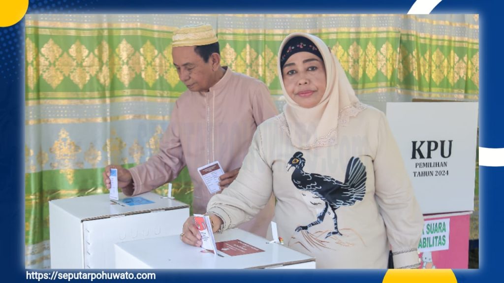Coblos di TPS 01 Popayato, Wabup Suharsi Igirisa Ajak Warga Pilih Pemimpin Terbaik