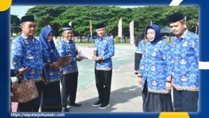 Momen HUT Korpri ke-53, Bupati Saipul Mbuinga Serahkan SK Pensiun kepada 4 ASN Pohuwato