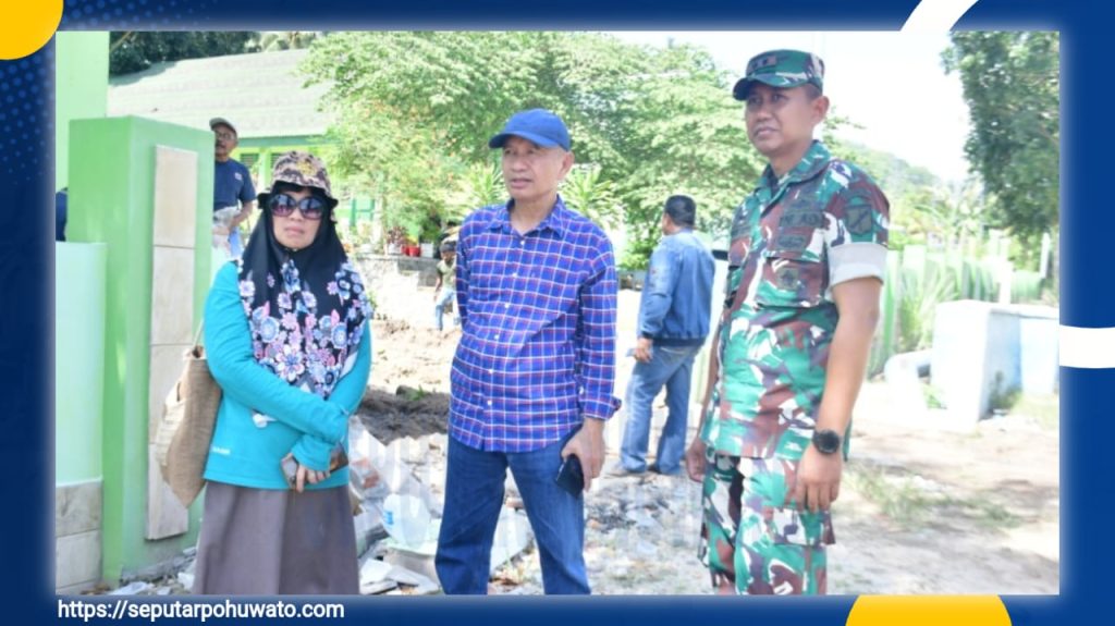 Bupati Saipul Mbuinga Turun Langsung Bersihkan Lumpur Pasca Banjir di MTs 1 Pohuwato