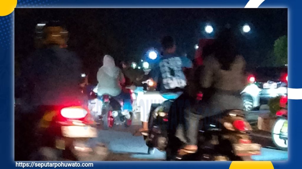 Antusiasme Warga Membludak, Pantai Pohon Cinta Jadi Primadona di Pergantian Malam Tahun Baru 2025