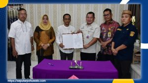 Mohammad Huntoyungo Serahkan Jabatan Plt Kadis Perhubungan Pohuwato ke Herdi Poha