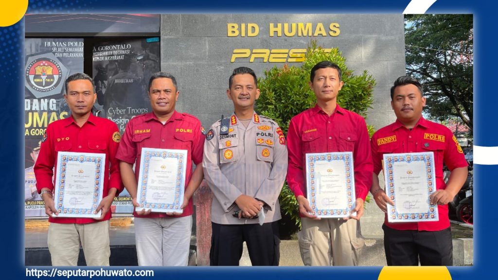 Dinilai Punya Dedikasi Luar Biasa, Humas Polda Gorontalo Diganjar Penghargaan oleh Kapolda