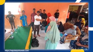 Niat Berbagi! Penambang dan Karang Taruna Gelar Jum’at Berkah, 60 Warga Buntulia Tengah dan Sipatana Terima Bantuan