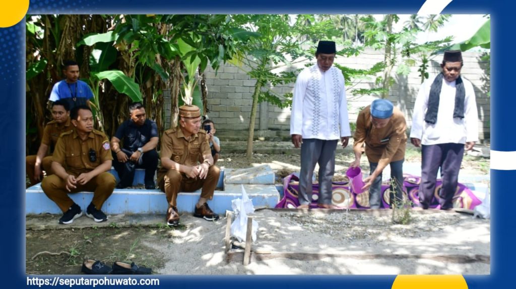 Turut Berduka, Bupati Saipul Ziarah ke Makam Almarhum Noldi Badu