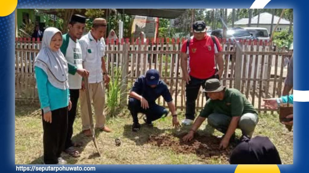 Bupati Saipul Tanam Buah pada Gerakan Menanam Pohon 1000 Buah di Desa Bulangita