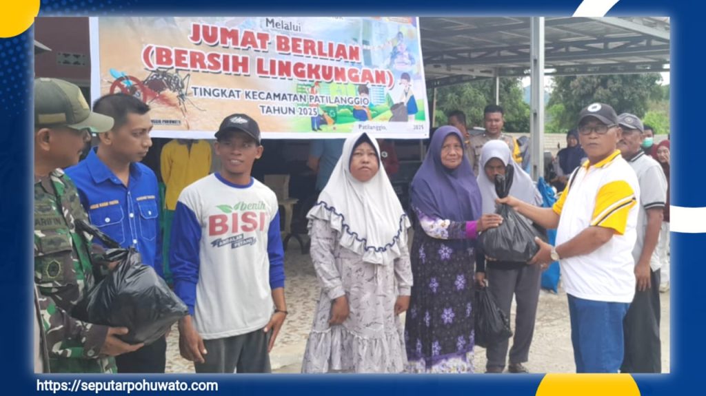 Bagikan Sembako ke Kaum Duafa, Camat Patilanggio: Saya Support Inovasi Karang Taruna Pohuwato