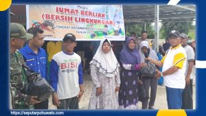 Bagikan Sembako ke Kaum Duafa, Camat Patilanggio: Saya Support Inovasi Karang Taruna Pohuwato