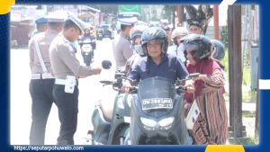 Tak Pakai Helm dan Tak Bawa Surat Kendaraan? Siap-Siap Ditegur Polisi!