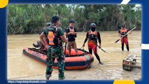 Babinsa Koramil 1313-02/Marisa Bantu Pencarian Dua Anak Tenggelam di Sungai Pasar Tradisional Marisa