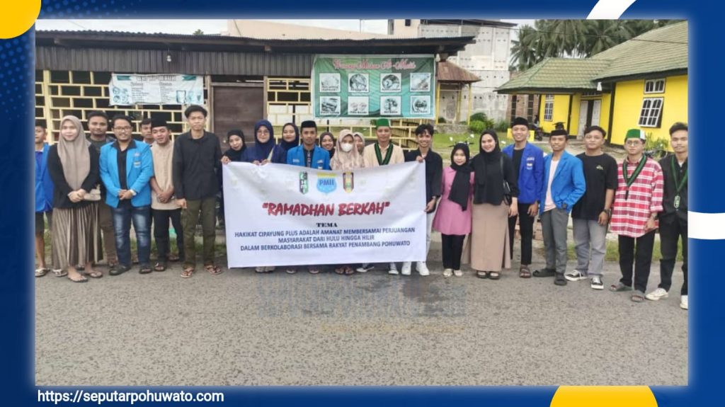 Cipayung Plus dan Rakyat Penambang Pohuwato Kolaborasi Bagikan Makanan Berbuka Puasa