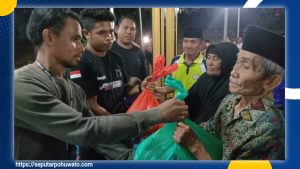 Kompak! Pelaku Tambang di Taluditi Beri Bantuan Sembako ke Warga