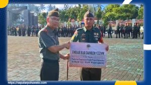 Gelar Upacara 17-an, Danrem 133/NW Sampaikan Amanat Panglima TNI dan Beri Umroh untuk Babinsa Berprestasi