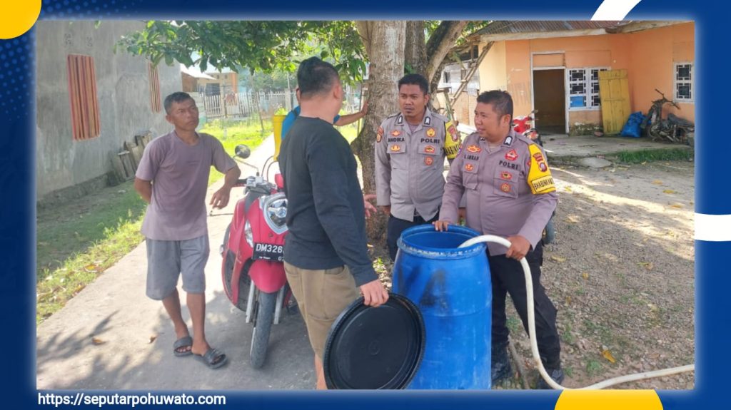 Respon Krisis Air Bersih, Polres Pohuwato Lakukan Distribusi ke Warga Duhiada’a
