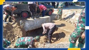 TNI-Polri dan Warga Gotong Royong Bersihkan Saluran Air di Pohuwato Usai Diguyur Hujan Deras
