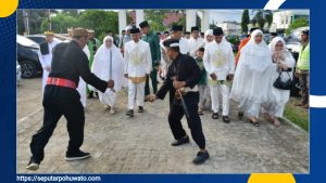 Bupati Pohuwato dan Wabup Salat Iduladha di Masjid Agung Baiturrahim, Tradisi Dua Lo Lipu Warnai Hari Raya