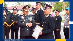 Brigpol Feriston Diganjar Penghargaan di HUT Bhayangkara ke-79, Bupati Pohuwato Sampai Keluarkan Uang Pribadi