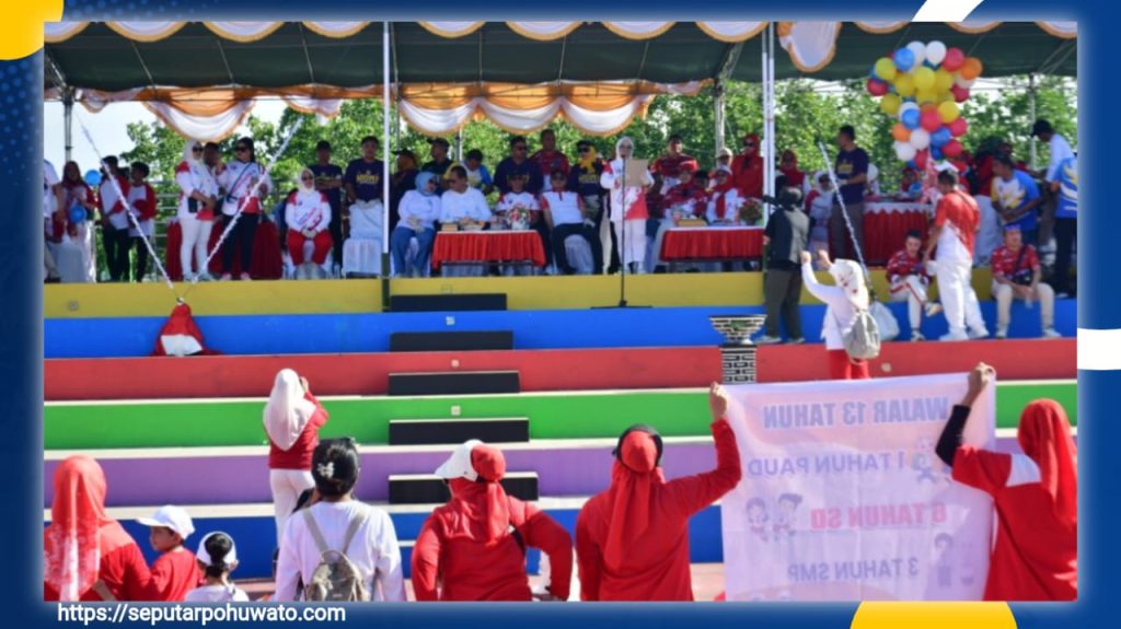 Bunda PAUD Pohuwato Deklarasikan Wajib Belajar 13 Tahun di Festival Pantai Pohon Cinta