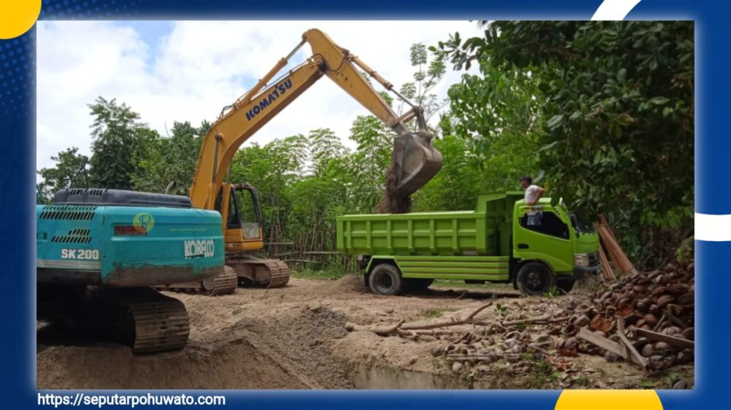 Dump Truk dan Alat Berat Dikerahkan YR Team untuk Bersihkan Bendungan Induk Taluduyunu