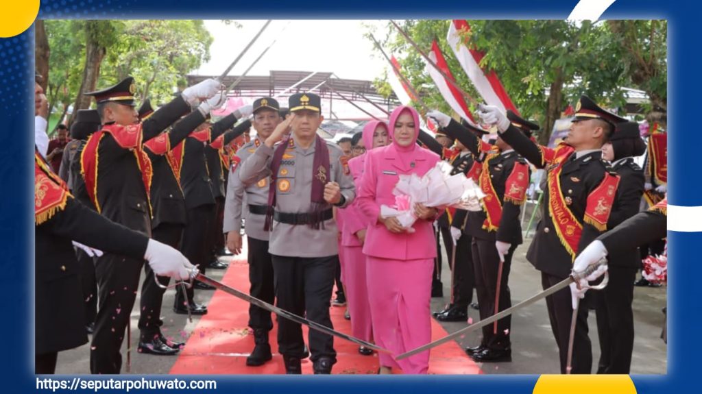 Pedang Pora Warnai Penyambutan Kapolda Baru Gorontalo, Irjen Pol Widodo