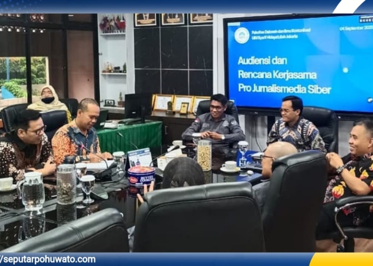 Suasana pertemuan antara Pengurus DPP PJS dengan pimpinan FDIKOM UIN Syarif Hidayatullah Jakarta, Kamis (04/05/2025).