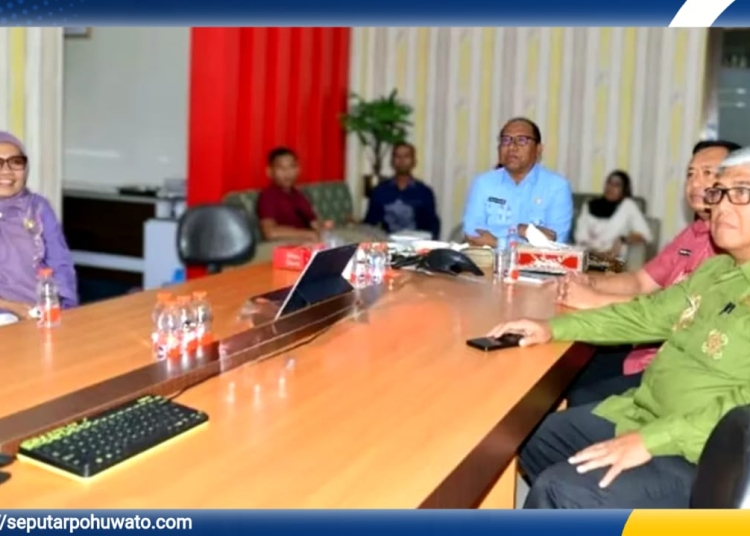 Rapat Koordinasi yang dipimpin Sekdaprov Sofian Ibrahim tentang Kesesuaian Tata Ruang untuk pembentukan 22 KODAM baru di jajaran TNI AD tahun anggaran 2025 - 2029 secara daring. (Foto: Kominfotik)