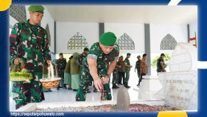 Kenang Perjuangan Pahlawan, Danrem 133/NW Tabur Bunga di TMP Nani Wartabone