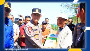 Program Ketahanan Pangan, Kapolda dan Pemprov Gorontalo Serahkan Bantuan Benih ke Petani