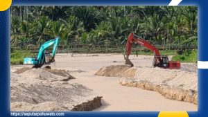 YR Team Masih Berjibaku Perbaiki Sungai dan Keruk Sedimen di Bendungan Taluduyunu