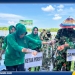 Dandim 1313 Pohuwato Letkol Inf Madiyan Surya bersama Ketua Persit Kartika Chandra (KCK) menanam mangrove, di Hutan Lindung Desa Palopo, Kecamatan Marisa, Jum'at (03/10/2025).