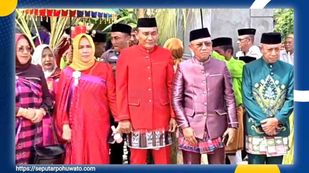 Lewat Prosesi Moloopu, Camat Wanggarasi Elan Mohi Resmi Tempati Rumah Dinas