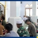 Anggota Kodim 1315/Kabupaten Gorontalo Serka Laode Kalawara jadi Khatib Jum'at (Dok.Korem 133/NW)