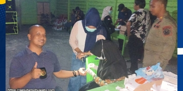 Sekcam Wanggarasi, Bayu Eka Septian Kaluku, S.STP, turun langsung tes HIV di lokasi razia bareng Dinas Kesehatan Pohuwato, Jum'at (17/10/2025)