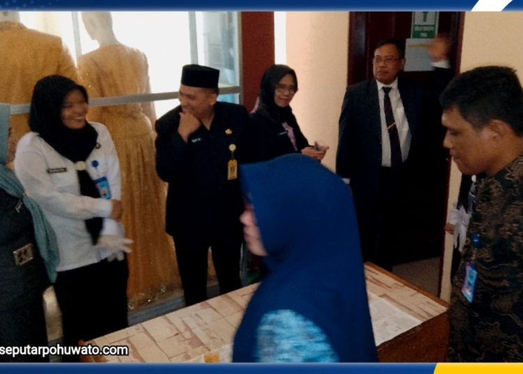 Foto: Pejabat Eselon II dan III saat menjalani tes urine mendadak