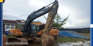 Satu unit excavator jenis Hyundai milik terduga pelaku PETI diamankan Polres Pohuwato (Foto : Mahmud)