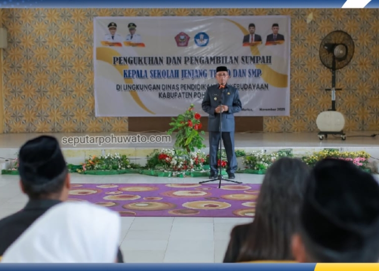 Wakil Bupati Pohuwato Iwan S Adam, saat memberikan sambutan pada acara pengukuhan dan pengambilan sumpah 25 Kepala Sekolah jenjang TK, SD, dan SMP di lingkungan Dinas Pendidikan dan Kebudayaan Pohuwato, Selasa (25/11/2025).