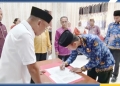 Dua putra terbaik lulusan Sekolah Tinggi Transportasi Darat (STTD) resmi diambil sumpahnya oleh Wakil Bupati Pohuwato Iwan S Adam, di ruang kerja Kadishub, Kamis (04/12/2025)