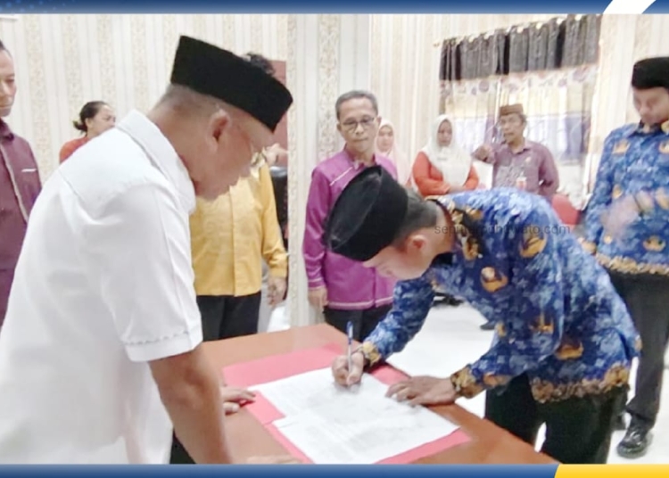 Dua putra terbaik lulusan Sekolah Tinggi Transportasi Darat (STTD) resmi diambil sumpahnya oleh Wakil Bupati Pohuwato Iwan S Adam, di ruang kerja Kadishub, Kamis (04/12/2025)