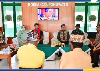 Prosesi Mopotilolo Dandim 1313/Phw yang baru Letkol Arm Fiat Suwandana, S.Sos, di Makodim 1313/Phw, Kamis (11/12/2025). Foto: dok. IOne