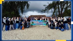 Dinas Perikanan Pohuwato Ajak Keluarga dan Penyuluh Perikanan Pererat Kekompakan di Pantai Libuo