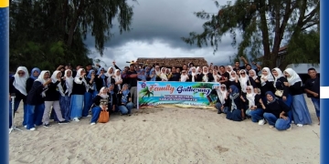 Keluarga Besar Dinas Perikanan Kabupaten Pohuwato menggelar Family Gathering, di Wisata Pantai Libuo Paguat, Sabtu (13/12/2025).