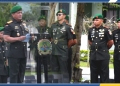 Brigjen TNI Hardo Sihotang bertindak langsung sebagai Inspektur Upacara Peringatan Hari Juang TNI AD Tahun 2025, di Makorem 133 NW, Senin (15/12/2025) Foto: dok. Penrem