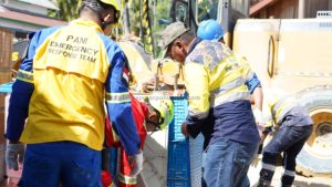 Merdeka Gold Resources Bantu Perbaikan Pipa Air Minum