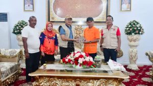 Korban Banjir Hulawa Terima Bantuan Rp100 Juta dari Pemkot Gorontalo
