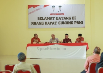 Wakil Bupati Pohuwato Iwan S Adam saat memimpin rapat persiapan pelaksanaan Peringatan Isra Mikraj Nabi Muhammad SAW 1447 Hijriah, di Ruang Gunung Pani, Kamis (08/01/2026)