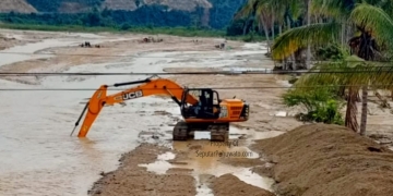 Aktivitas normalisasi sungai di Desa Hulawa masih terus dilakukan oleh YR Team, Sabtu (17/01/2026)