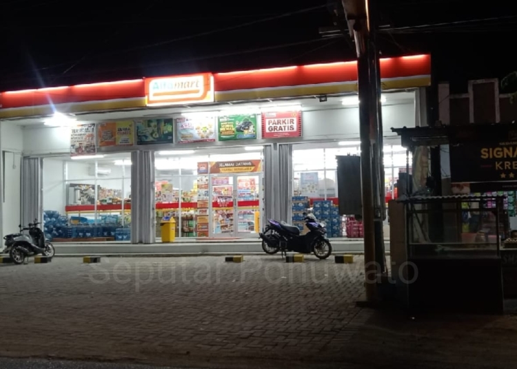 Salah satu retail Alfamart yang buka 1 × 24 jam, di Kecamatan Duhiada'a (Foto: Istimewa)