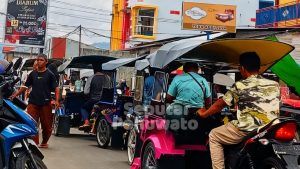 Warga Sebut Petugas Dishub Pohuwato Lebih Sibuk Tarik Retribusi Ketimbang Atur Parkir Semrawut di Pasar Marisa