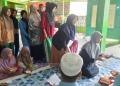 Kerukunan Persaudaraan Haji Ar Muzna Kabupaten Pohuwato 2025 saat menyalurkan bantuan di Yayasan Rumah Yatim 'Sumayyah', di Kecamatan Marisa, Senin (16/02/2026).