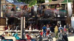 Dari Teras Ormas hingga Pasar Rakyat, BPOM Sasar Pedagang Takjil di Marisa, Aman atau Berbahaya?