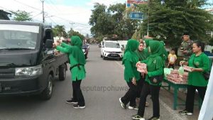 Aksi Nyata Persit Anak Ranting 3 Koramil 1313-02/Marisa, Ramadan Jadi Momen Tebar Kepedulian